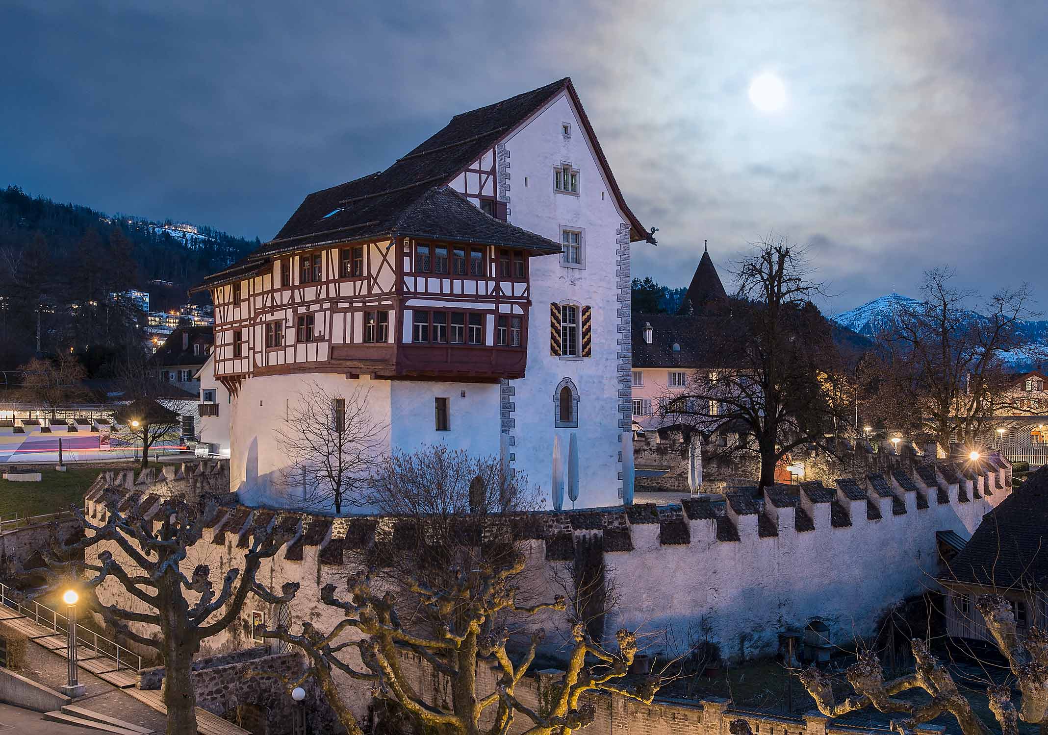 Nachtaufnahme Burg Zug Architekturfotografie Regine Giesecke