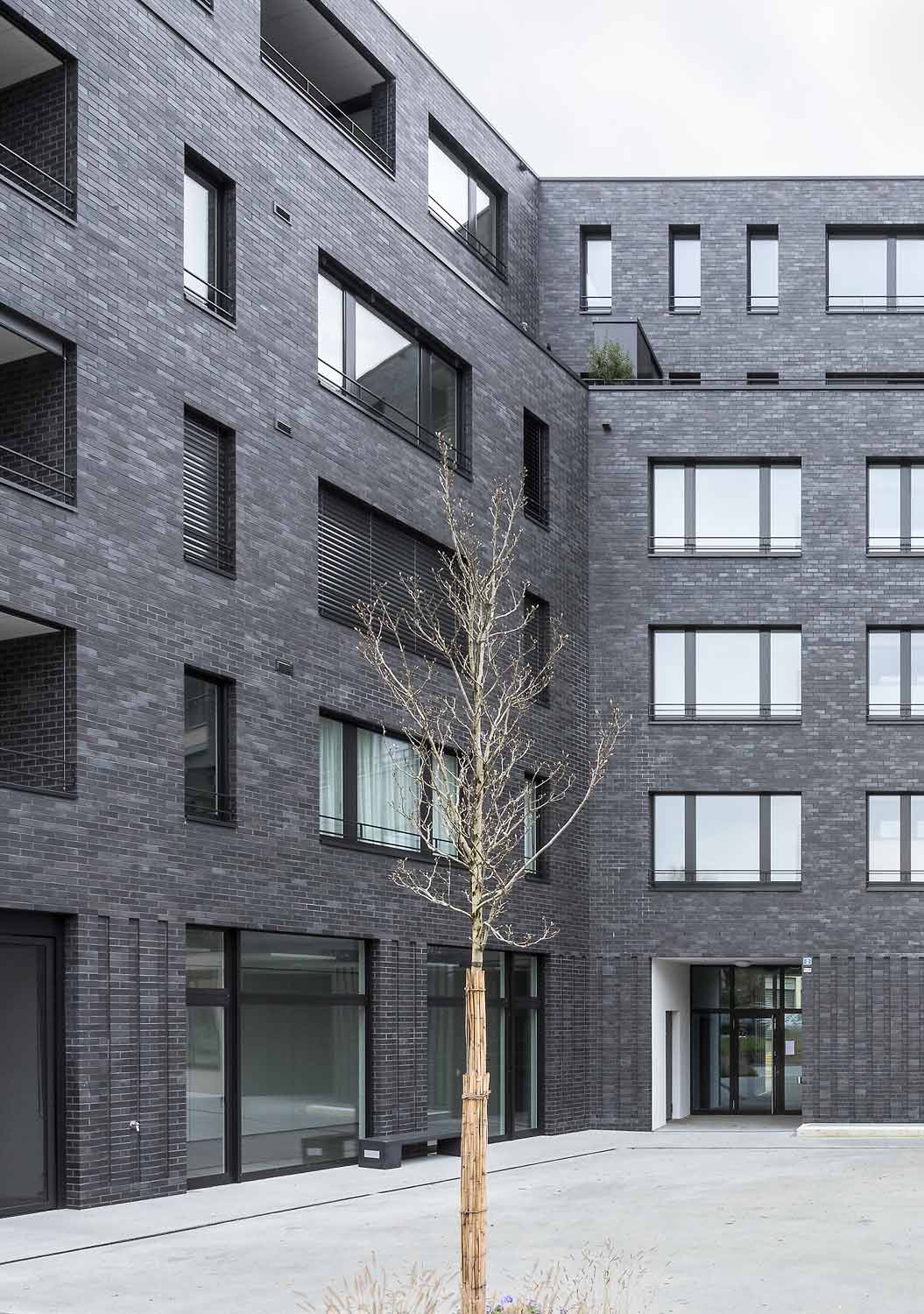 Aussenaufnahme Innenhof Gartenstadt Zug Architekturfotografie Regine Giesecke