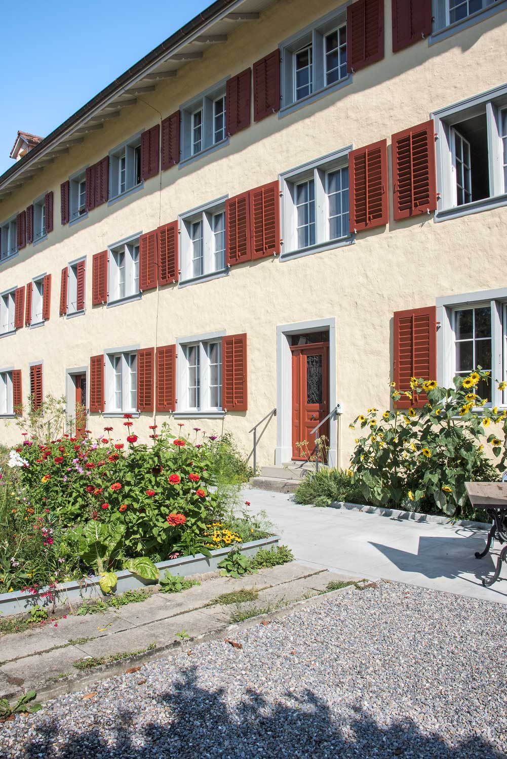 Aussenaufnahme Innenhof Ehemaliges Priesterheim Hofstrasse Zug Architekturfotografie Regine Giesecke