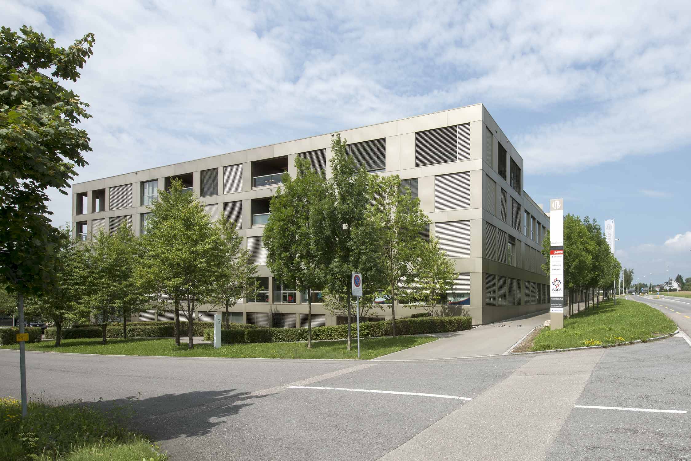 Aussenaufnahme Lorzenpark Cham Zug Architekturfotografie Regine Giesecke