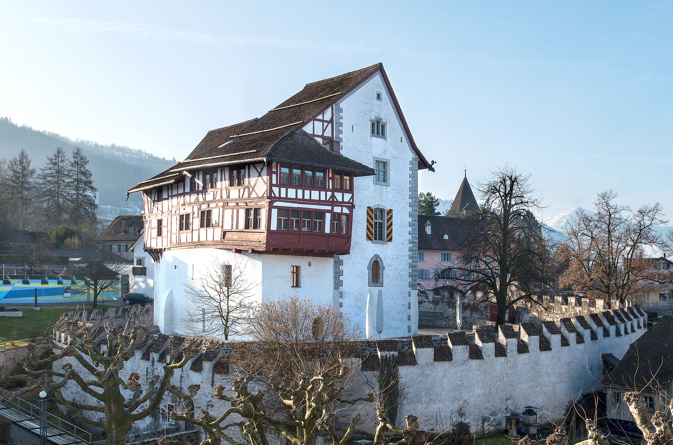 Aussenaufnahme Burg Zug Architekturfotografie Regine Giesecke