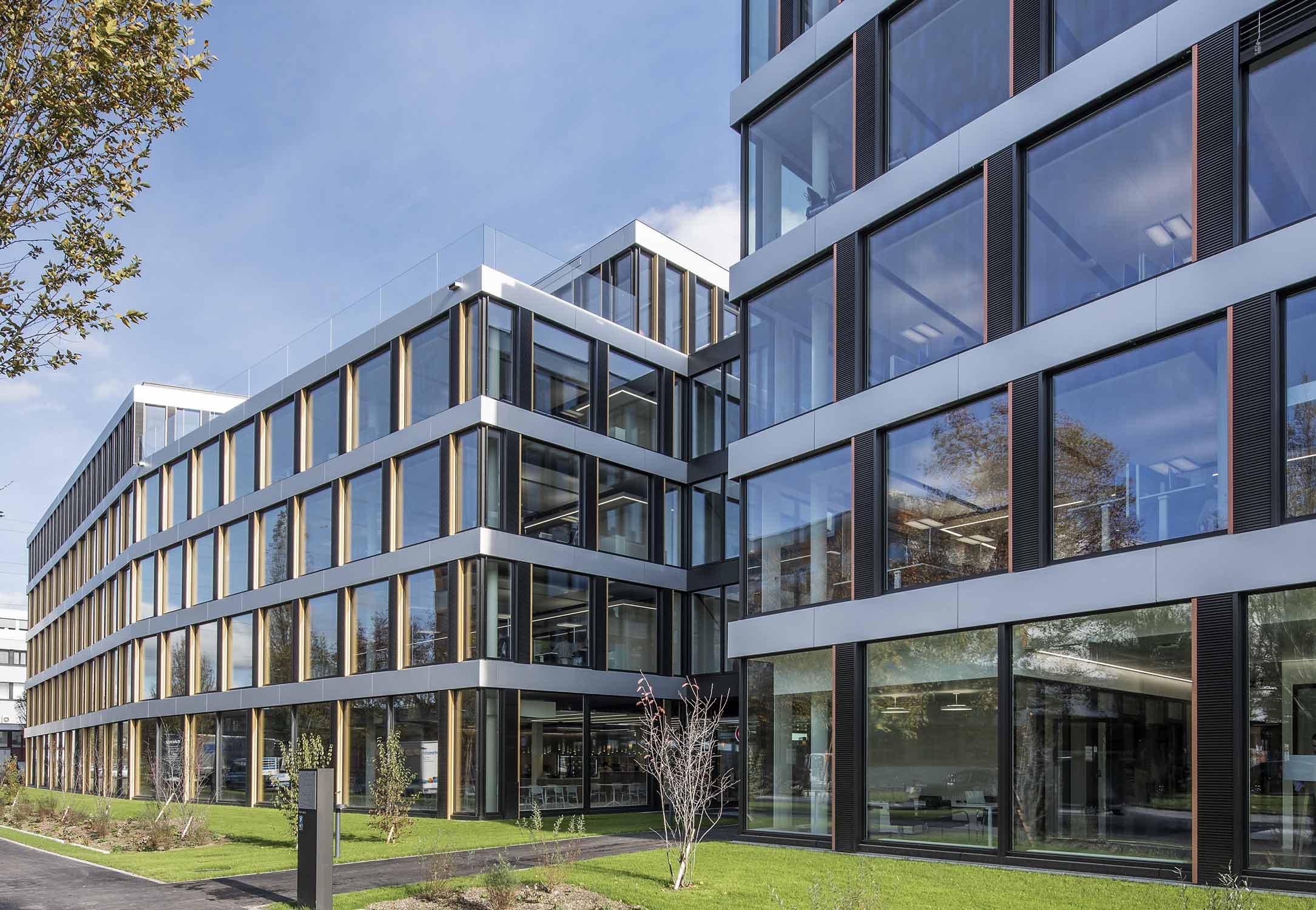 Aussenaufnahme Helix Cham Axess Architekturfotografie Regine Giesecke