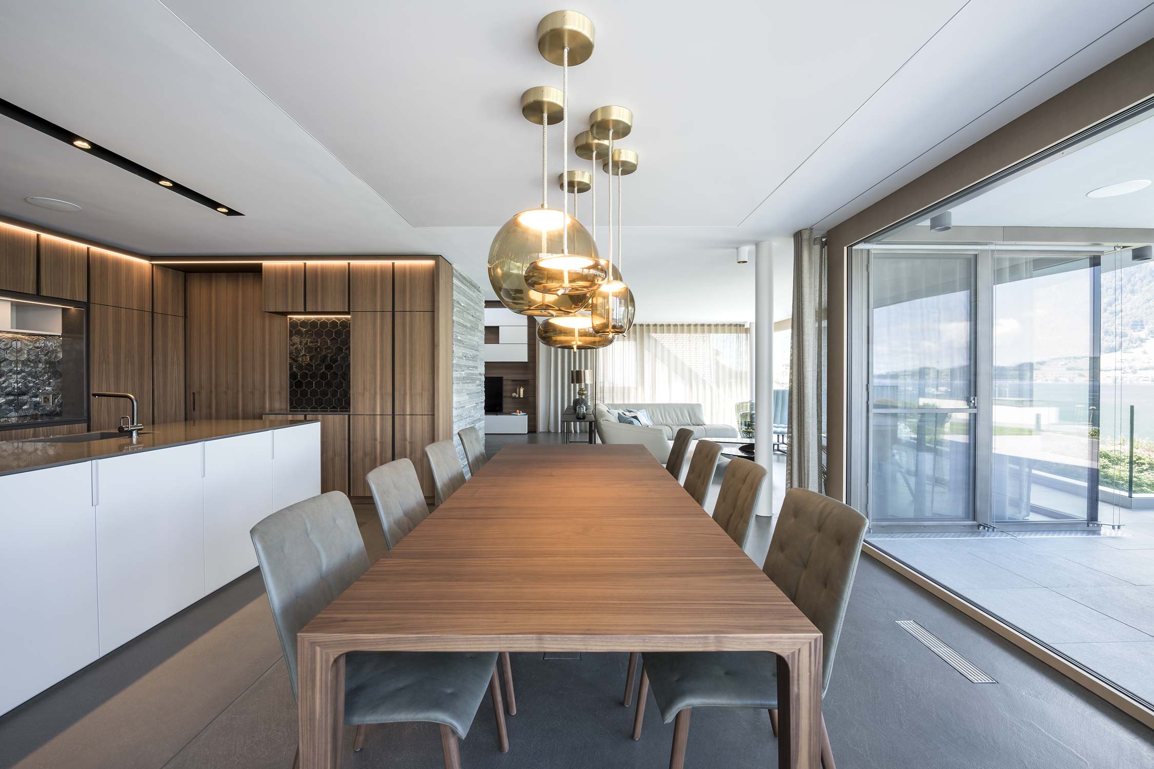 Innenaufnahme Esszimmer Villa in Arth Architekturfotografie Regine Giesecke