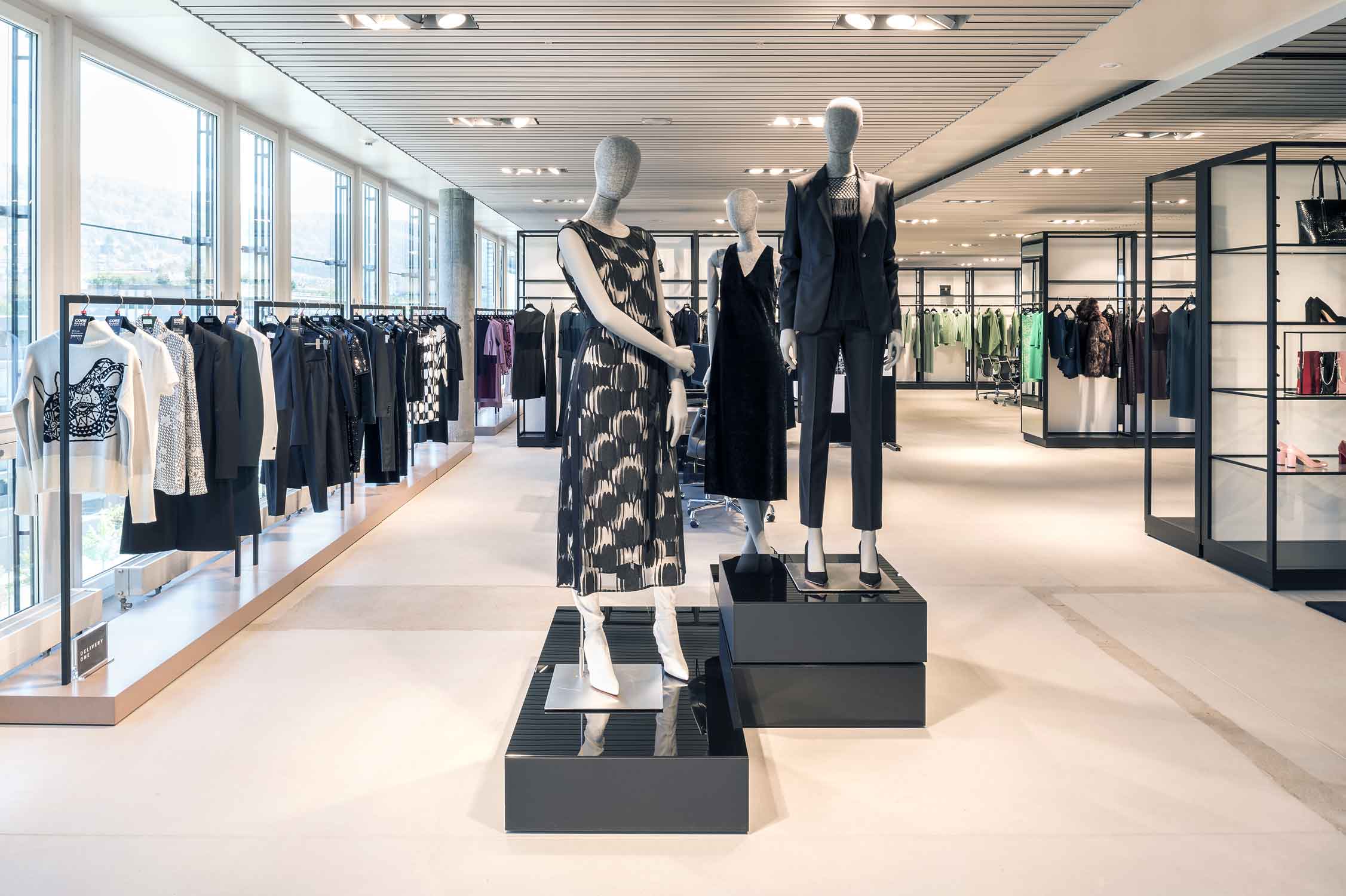 Innenaufnahme Showroom Hugo Boss Zug Architekturfotografie Regine Giesecke