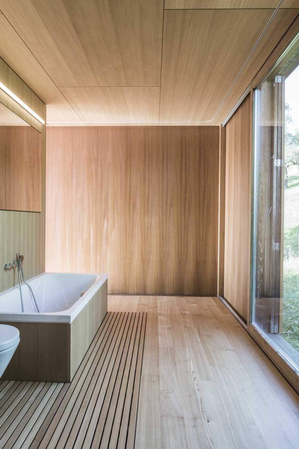 Innenaufnahme Badezimmer Bungalow Walchwil Architekturfotografie Regine Giesecke