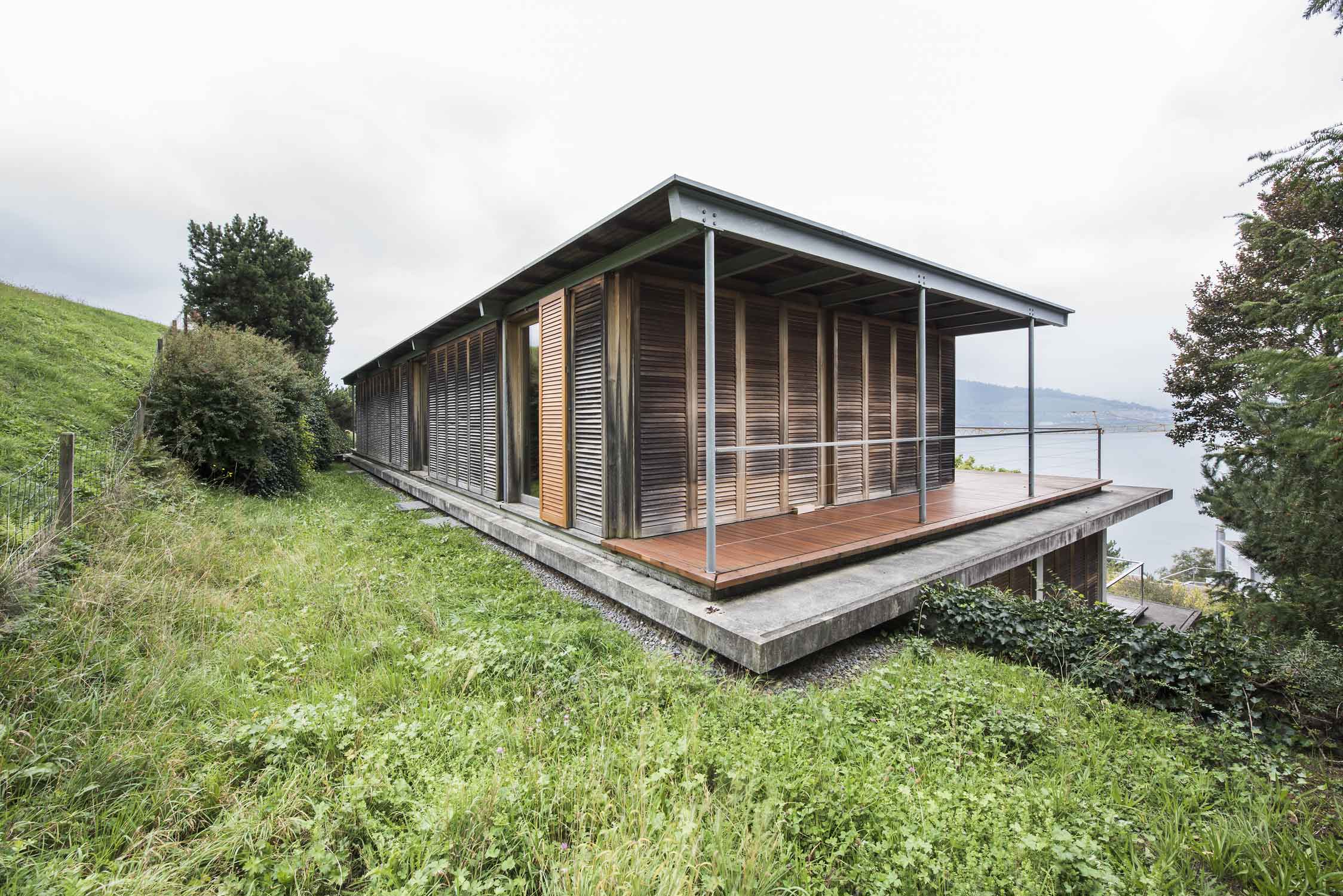 Aussenaufnahme Bungalow Walchwil Architekturfotografie Regine Giesecke