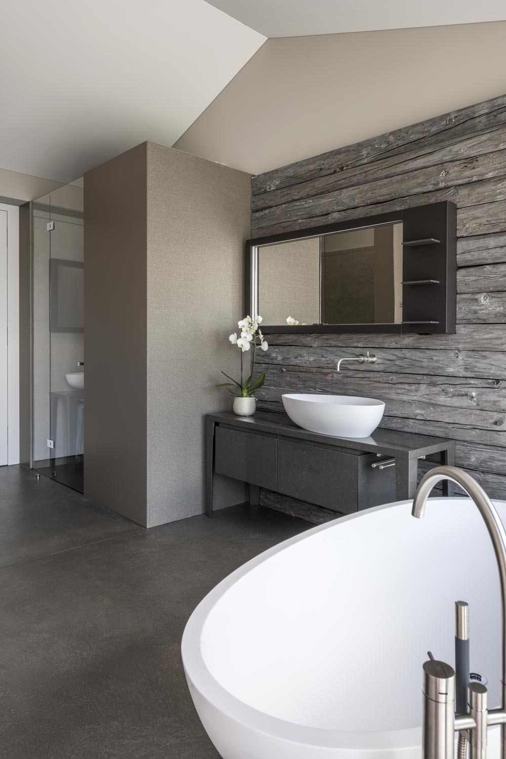 Innenaufnahme Badezimmer Villa in Arth Architekturfotografie Regine Giesecke