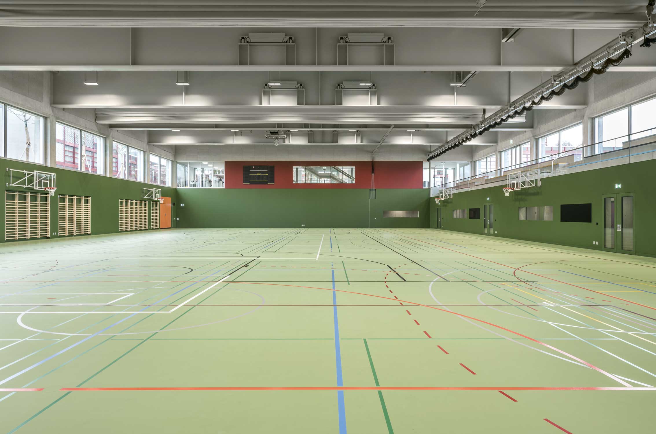 Innenaufnahme Sporthalle Kantonsschule Zug Architekturfotografie Regine Giesecke