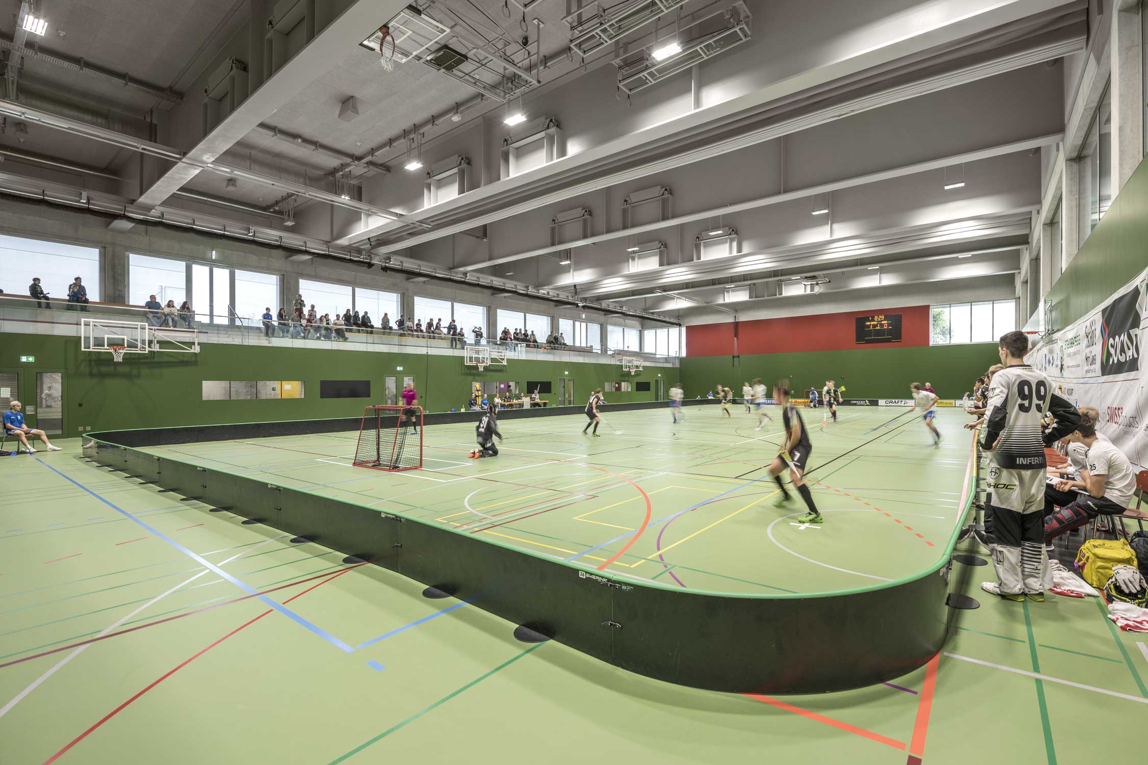 Innenaufnahme Sporthalle Kantonsschule Zug Architekturfotografie Regine Giesecke