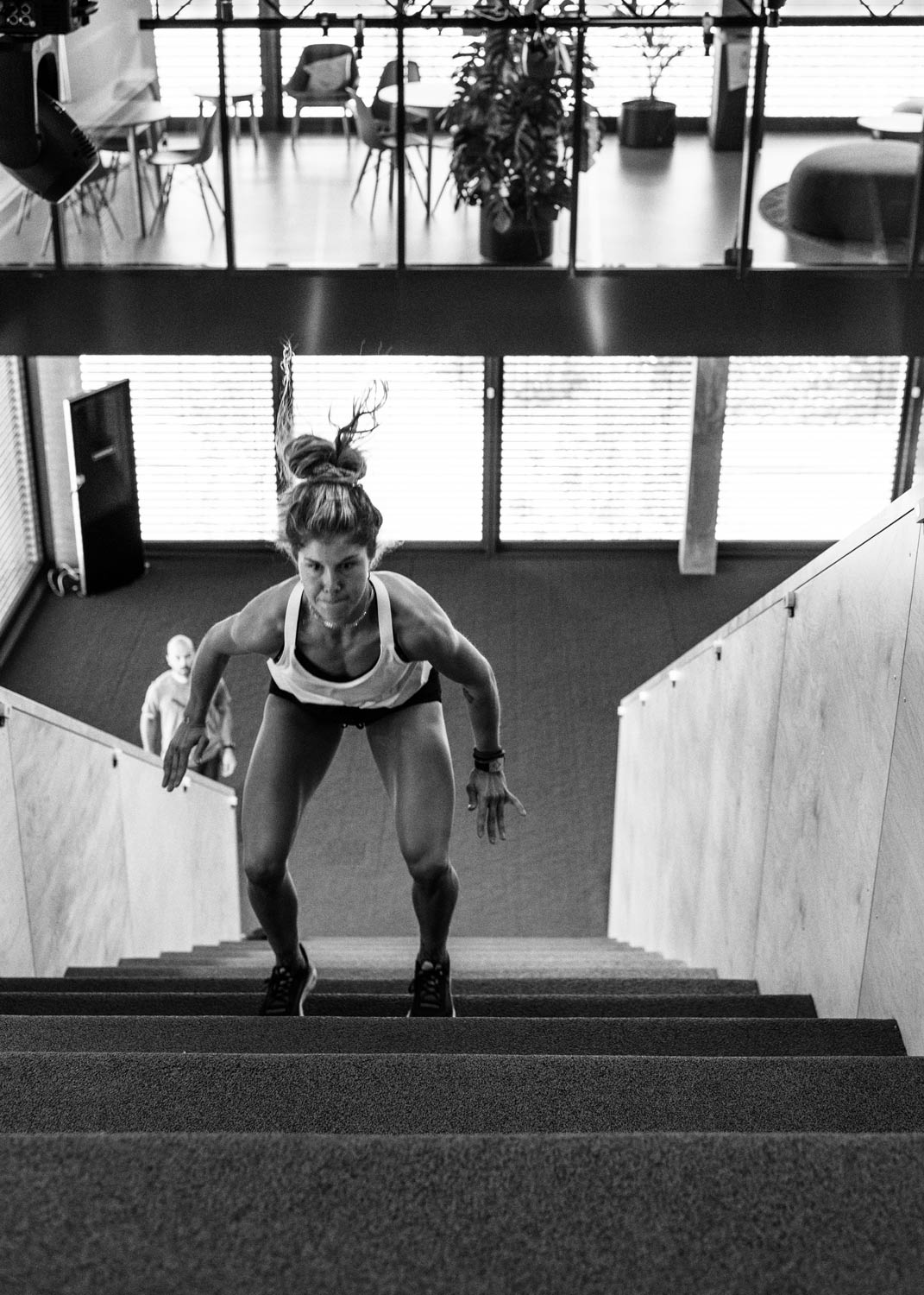 Training Athletin im OYM schwarz weiss Fotografie, Reportage Fotografie von Regine Giesecke Photography