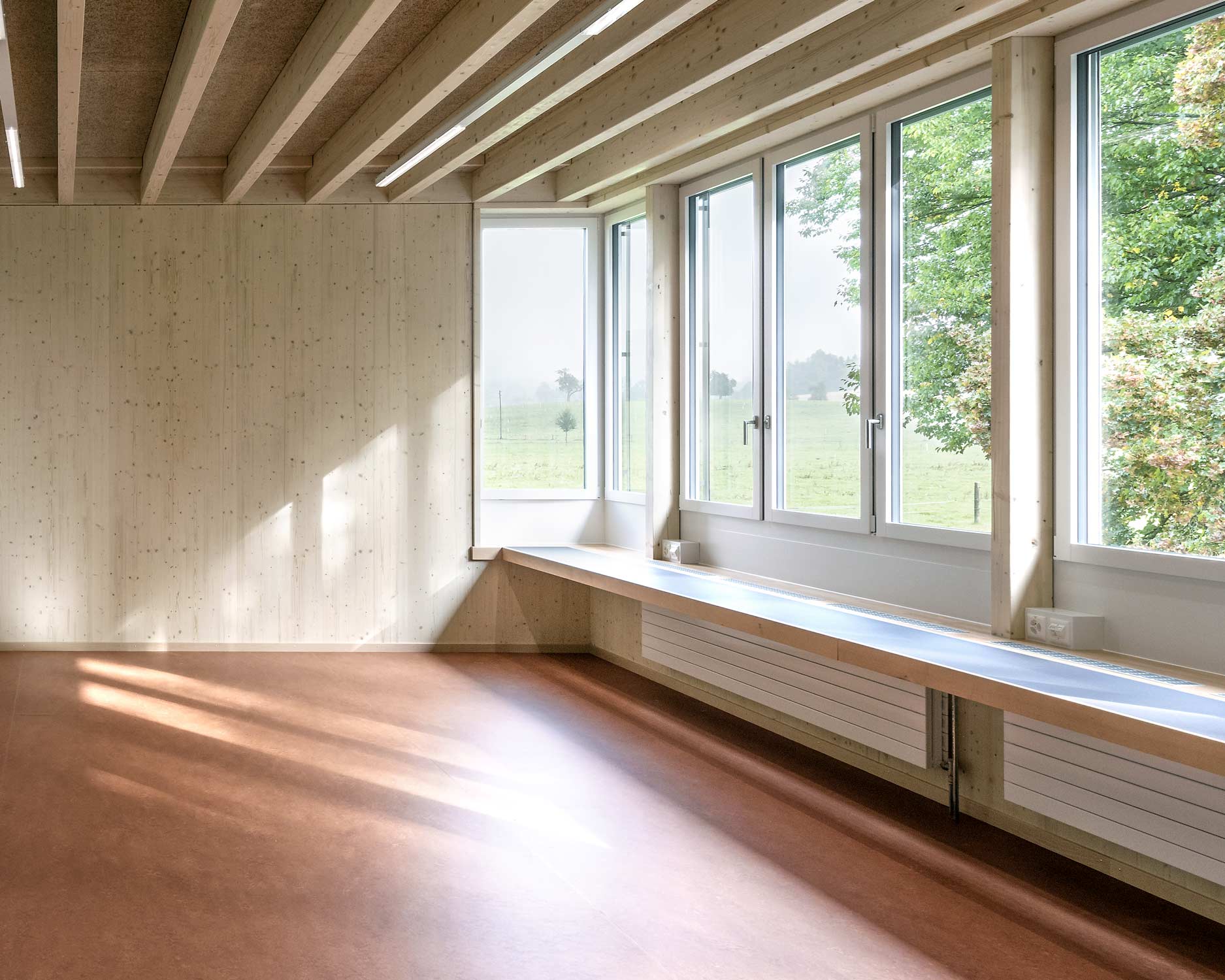 Innenaufnahme Klassenzimmer Schule Niederwil. Architekturfotografie Regine Giesecke