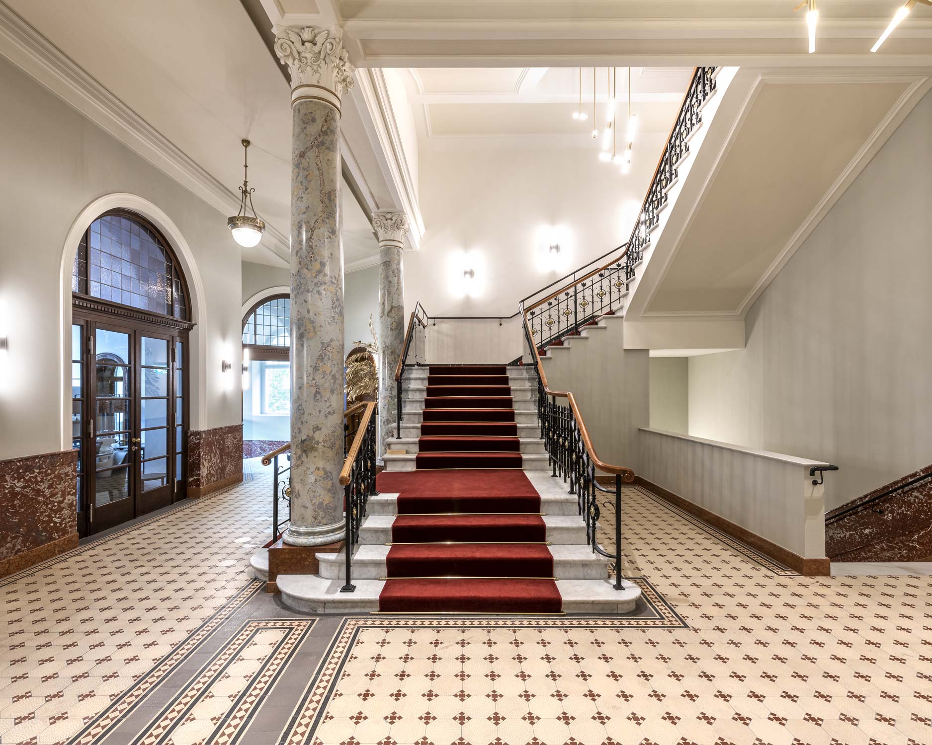Treppenhaus im Hotel Kempinski-Engelberg-1680-c-Regine-Giesecke
