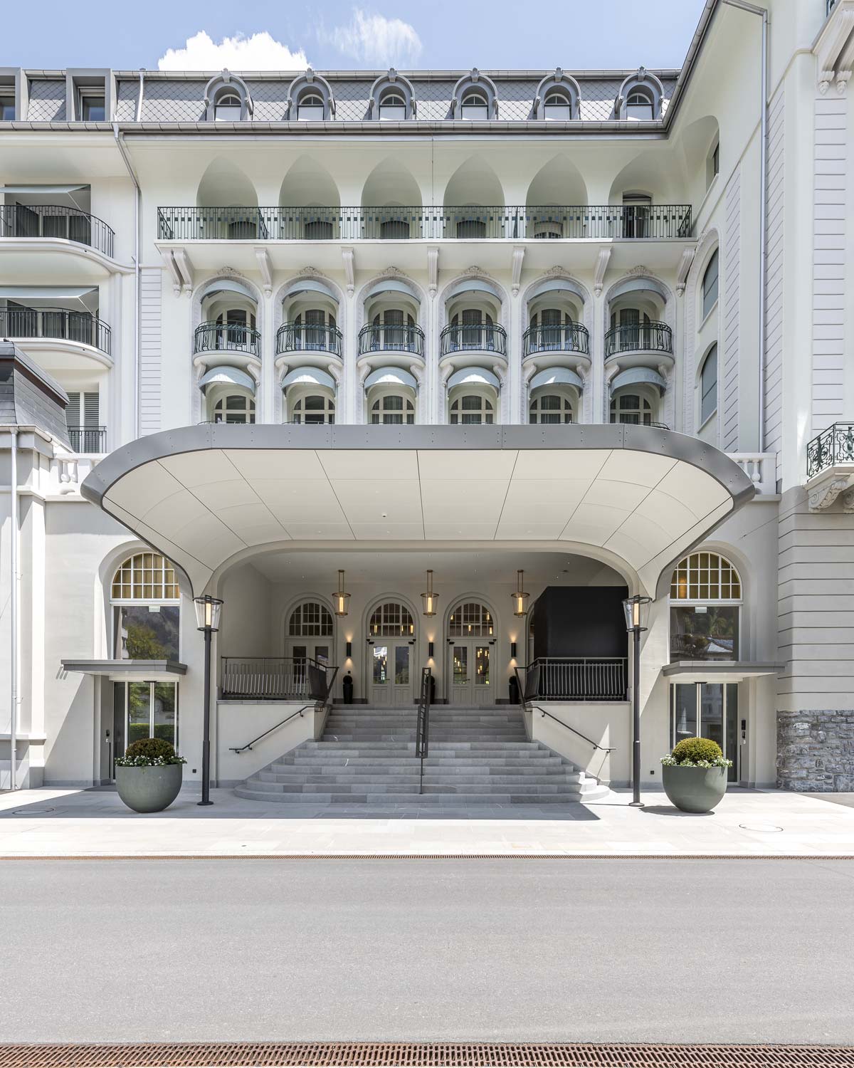 Eingangsbereich zum Hotel-Kempinski-Engelberg fotografiert von Regine Giesecke Architecture Photography GmbH