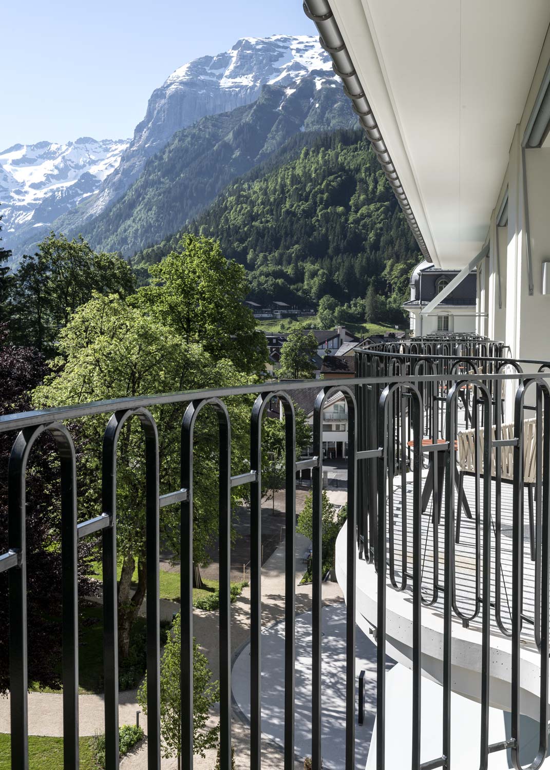 Balkon mit Blick im Hotel Kempinski-Engelberg-1680-c-Regine-Giesecke