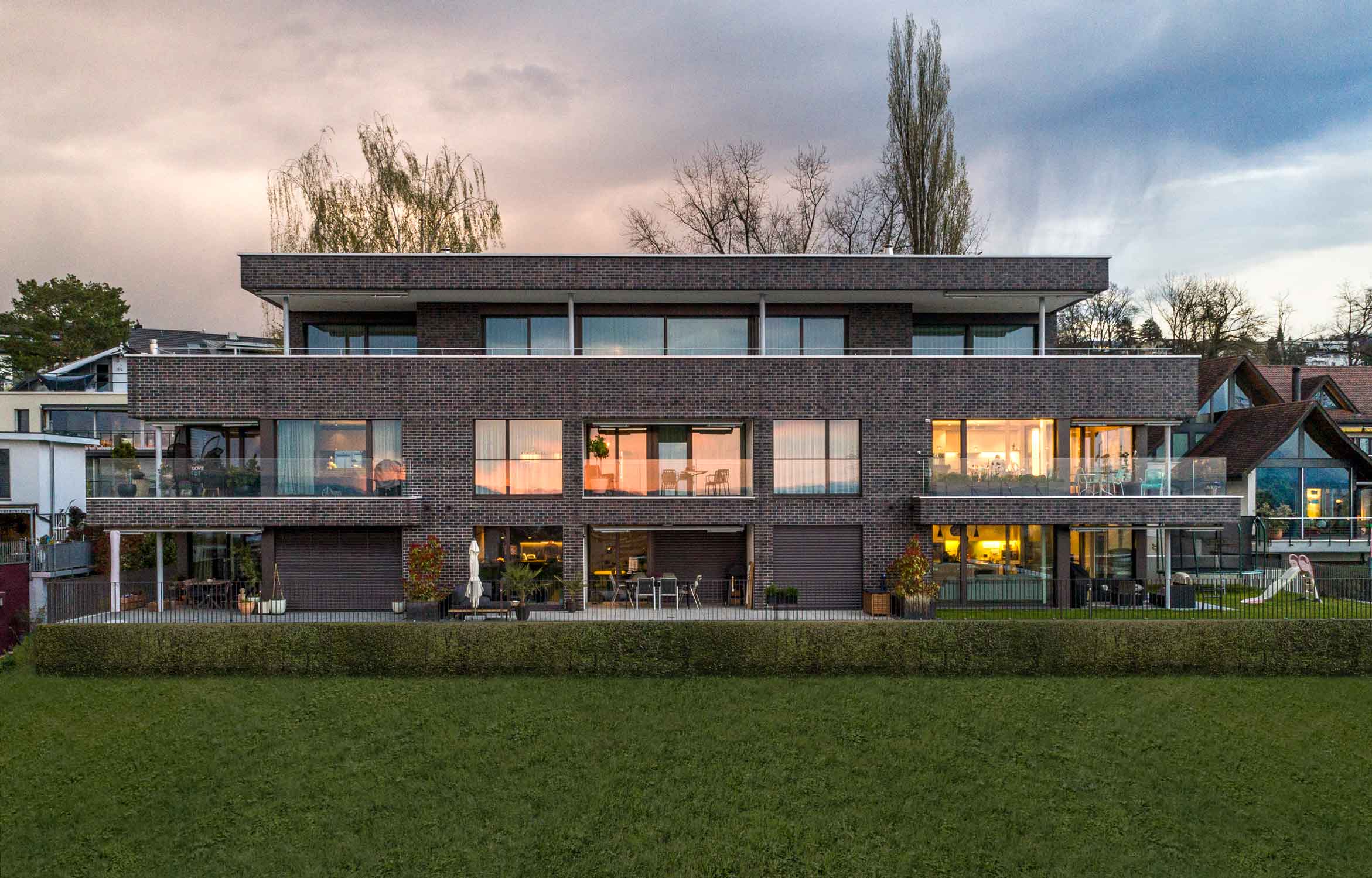 Luftaufnahme Aussenansicht MFH Panoramaweg, Baar. Fotografiert von Regine Giesecke Architecture Photography GmbH