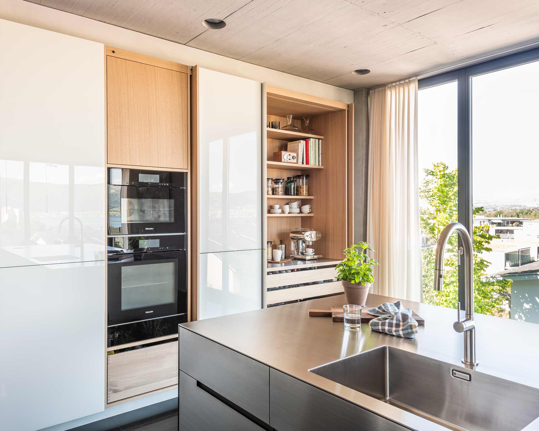 Interior Design Kueche inszeniert Huenenberg, Zug. Fotografiert von Regine Giesecke Architecture Photography GmbH