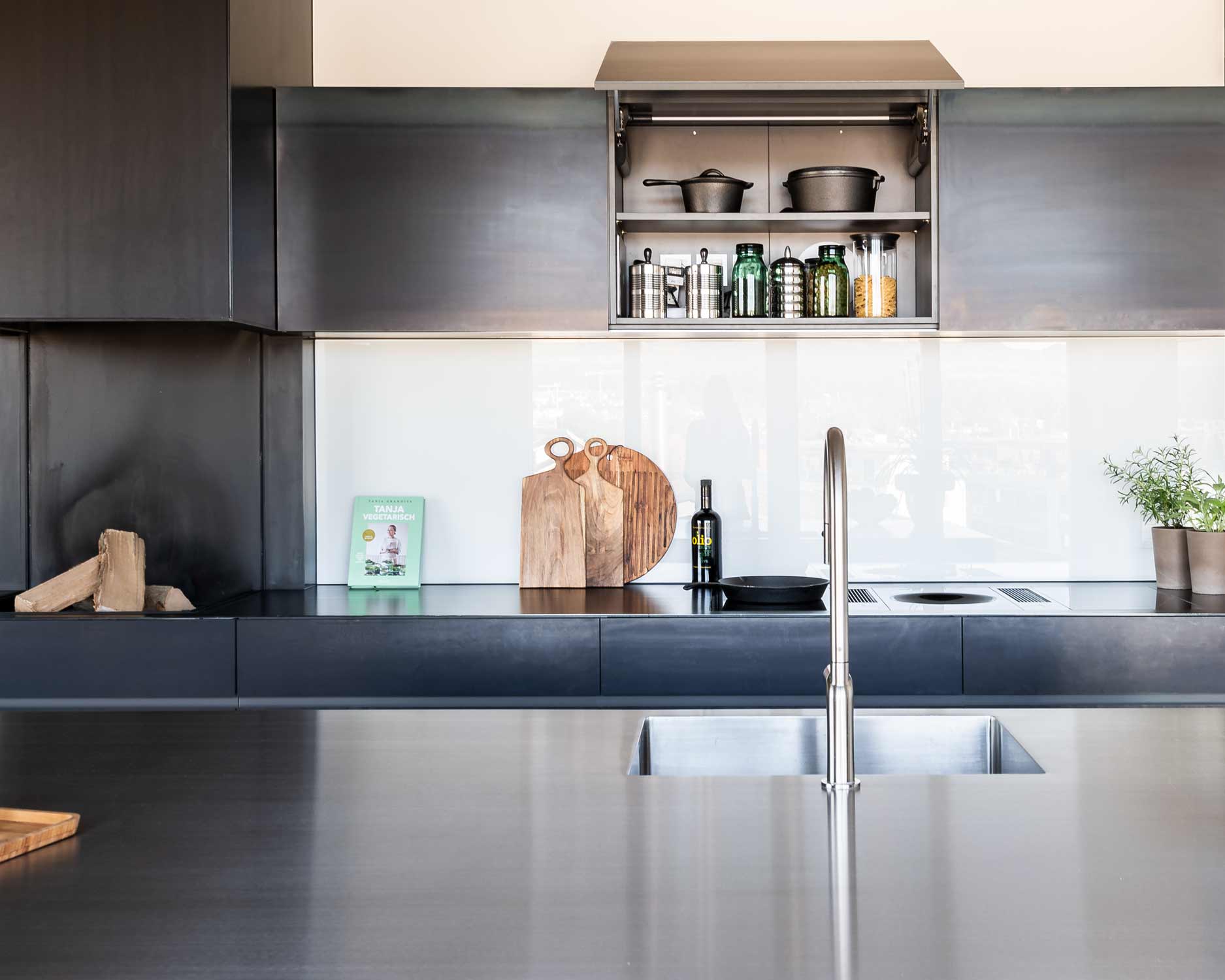 Interior Design Kueche inszeniert Huenenberg, Zug. Fotografiert von Regine Giesecke Architecture Photography GmbH