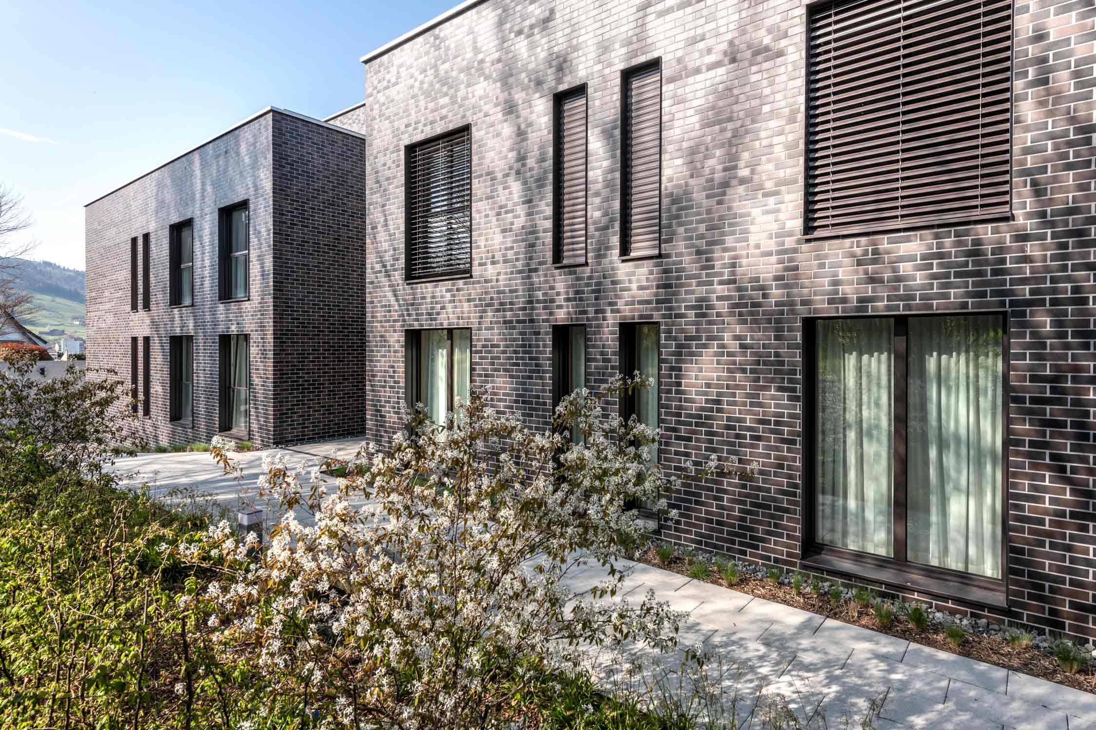 Ostfassade vom MFH Panoramaweg, Baar. Fotografiert von Regine Giesecke Architecture Photography GmbH