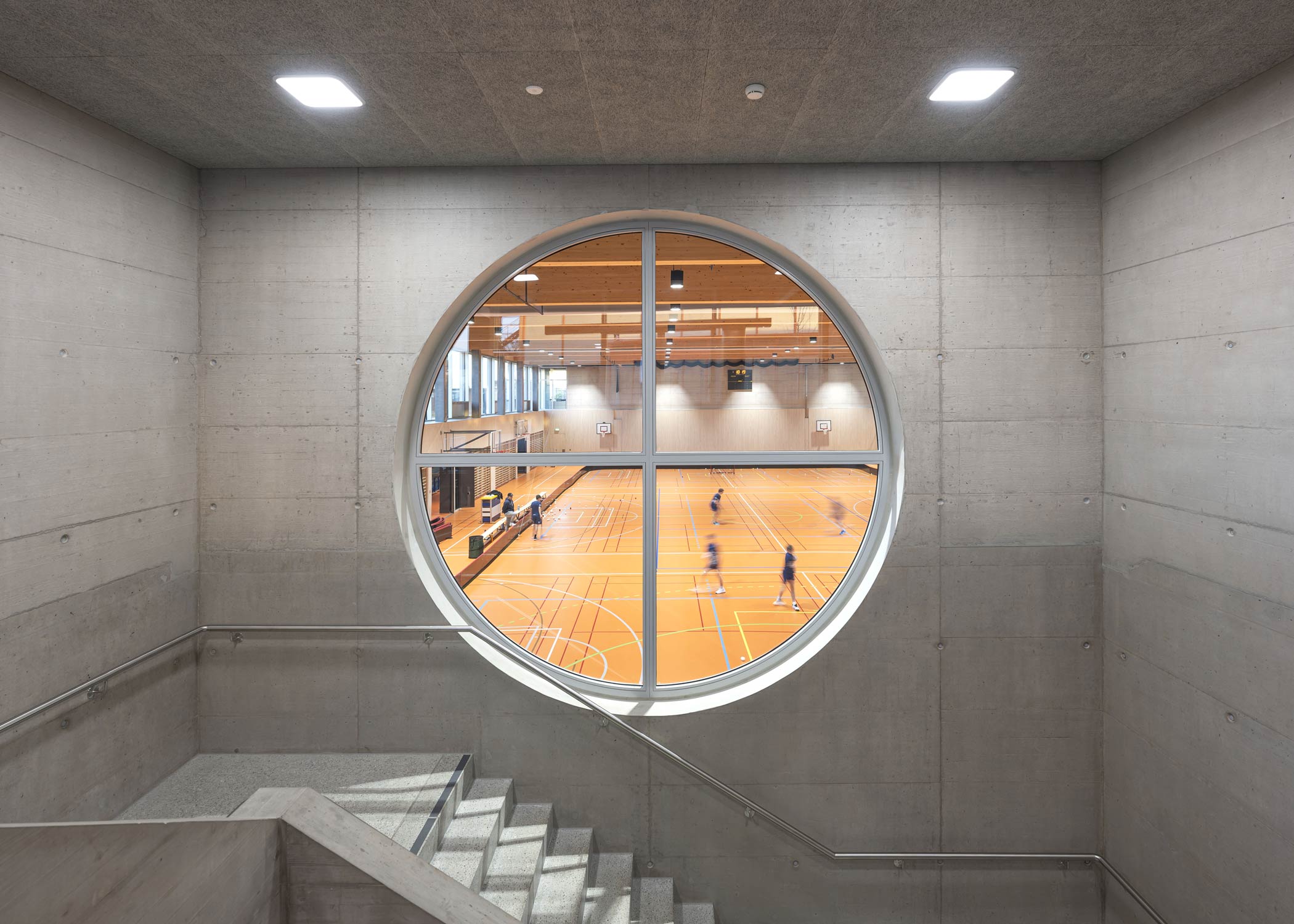 Sporthalle Sternmatt 2, Baar Aussenansichten im Winter und Innenaufnahmen. Architekturfotograf Regine Giesecke