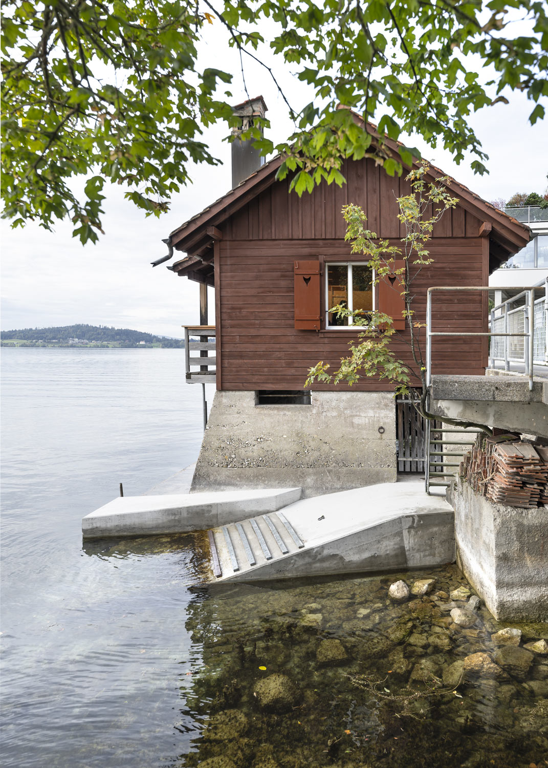 Bootshaus am Zugersee, Innenaufnahme, Holz, gemütlich, Tiny House, Architekturfotograf Regine Giesecke