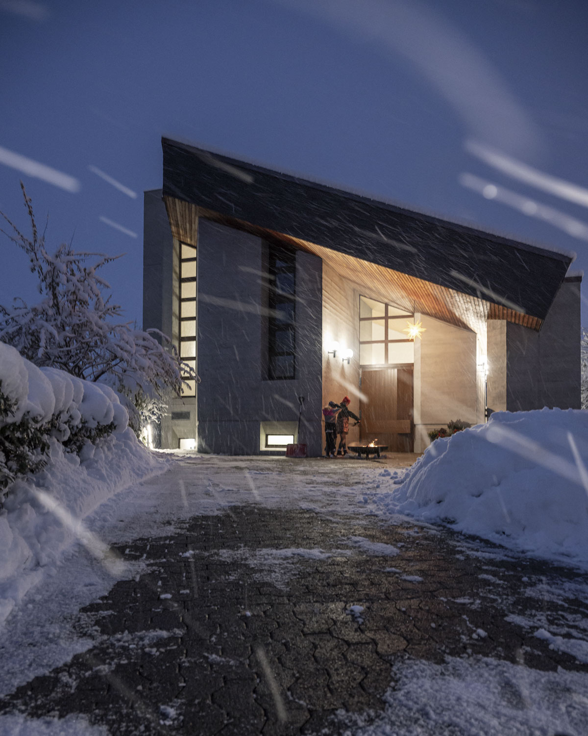 Schneetreiben Winter Reformierte Kirche Rotkreuz Aussenansicht Luftfotografie Regine Giesecke Architekturfotograf